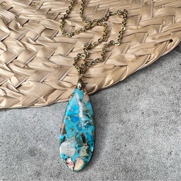 Natural stone necklace on gold tone chain - Picture 5 of 13